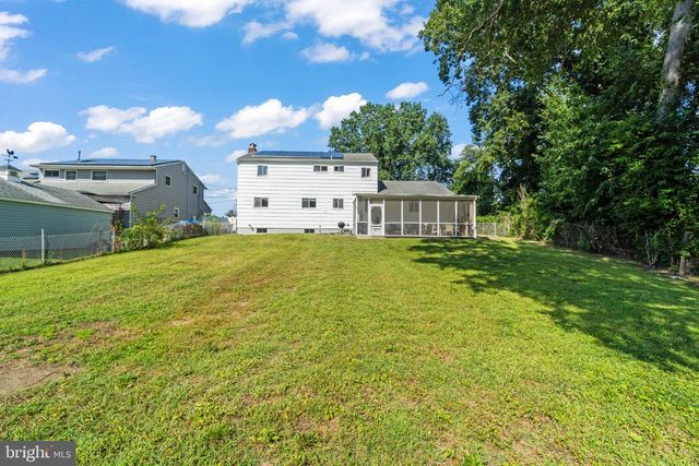 1 LONGWOOD DR, Burlington, NJ 08016