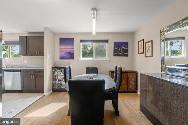 1 LONGWOOD DR, Burlington, NJ 08016
