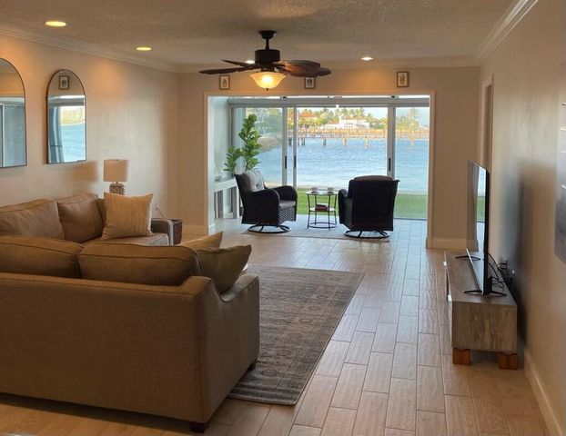 410 Wilma Circle 103, Riviera Beach, FL 33404