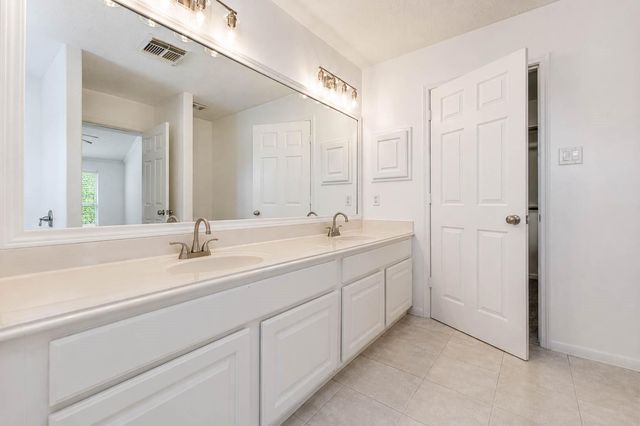 1802 Oak Lodge Drive, Pearland, TX 77581