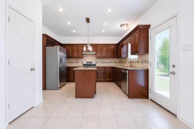 1802 Oak Lodge Drive, Pearland, TX 77581