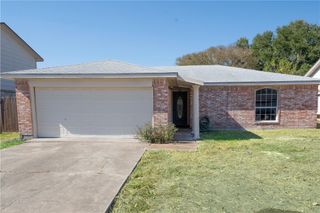 3721 N Creek Cr, Corpus Christi, TX 78410