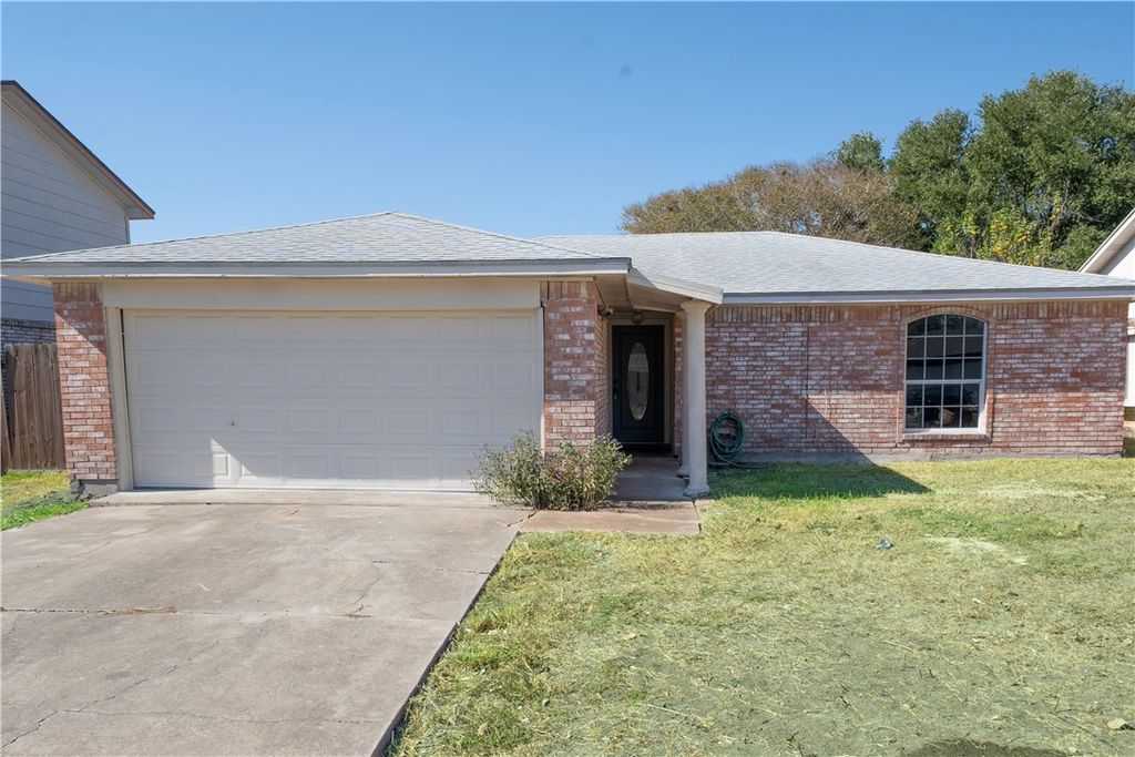 3721 N Creek Cr, Corpus Christi, TX 78410
