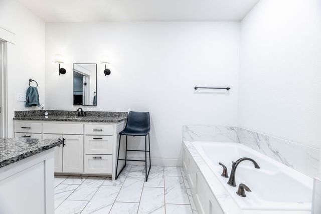 132 N Solitude Bend, Fayetteville, AR 72704