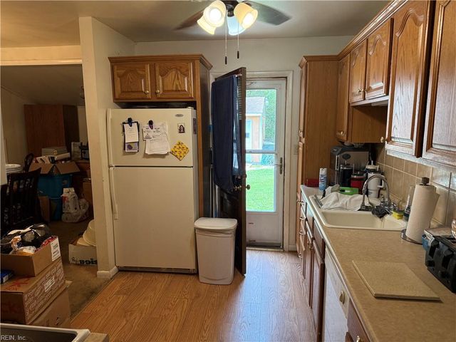 107 Carver PL, Yorktown, VA 23692