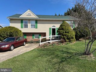 1 BANCROFT ST, Taneytown, MD 21787