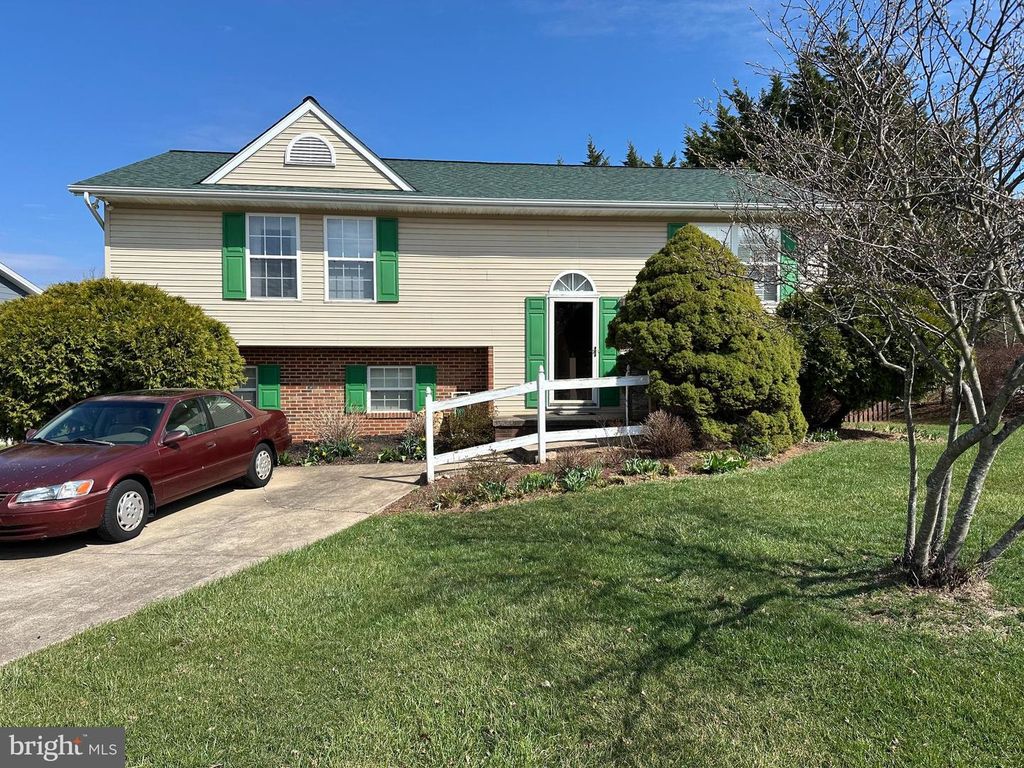 1 BANCROFT ST, Taneytown, MD 21787