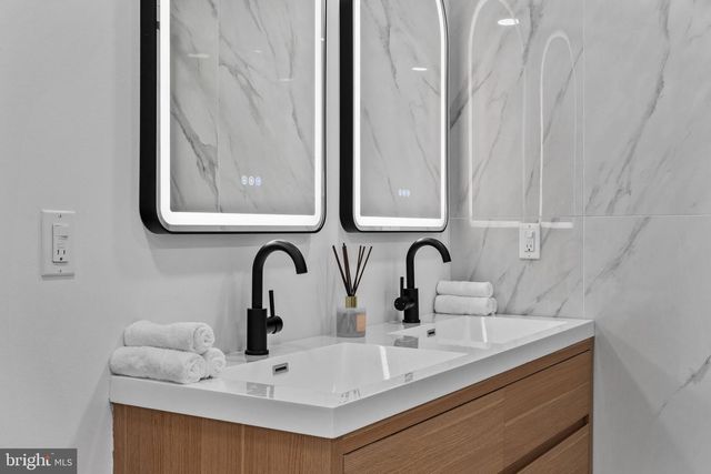 1302 N LAWRENCE ST, Philadelphia, PA 19122