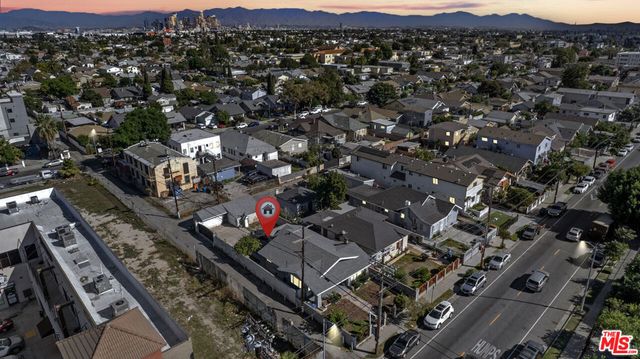 945 W 54th Street, Los Angeles, CA 90037