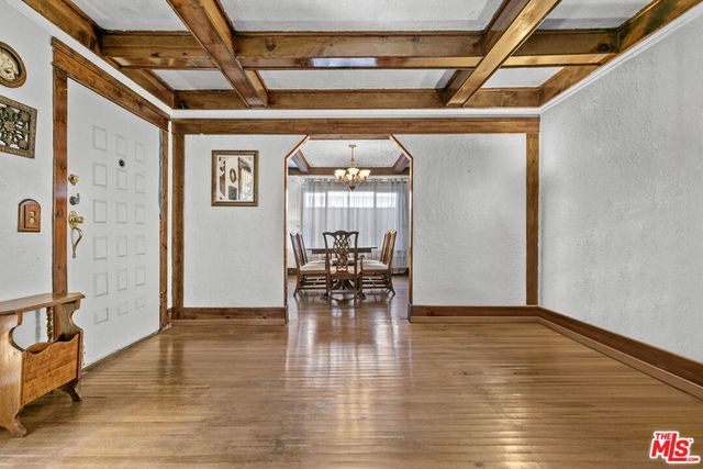 945 W 54th Street, Los Angeles, CA 90037