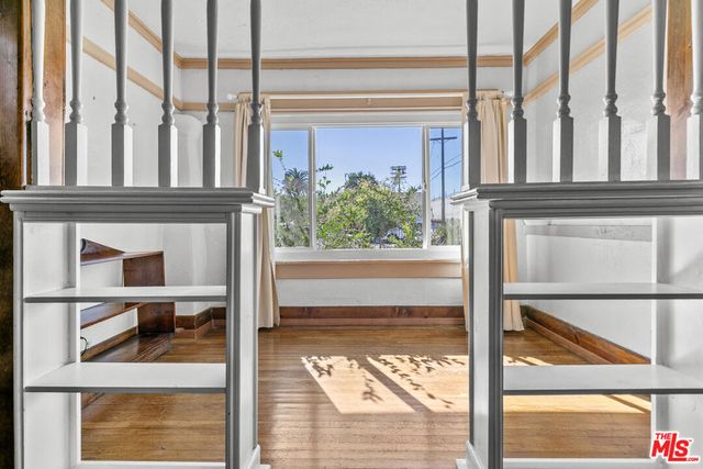 945 W 54th Street, Los Angeles, CA 90037