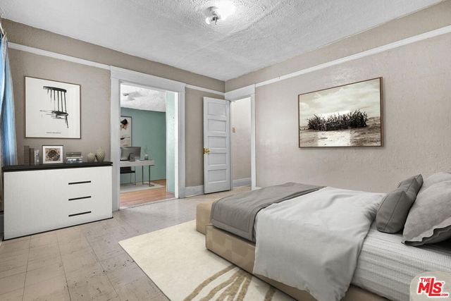 945 W 54th Street, Los Angeles, CA 90037