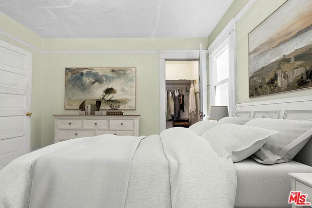 945 W 54th Street, Los Angeles, CA 90037