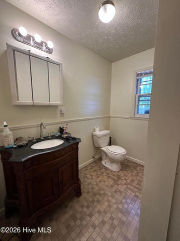 109 W Chestnut Street, Maxton, NC 28364