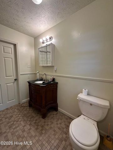 109 W Chestnut Street, Maxton, NC 28364