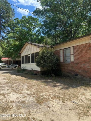 109 W Chestnut Street, Maxton, NC 28364