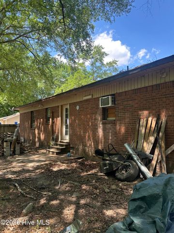 109 W Chestnut Street, Maxton, NC 28364