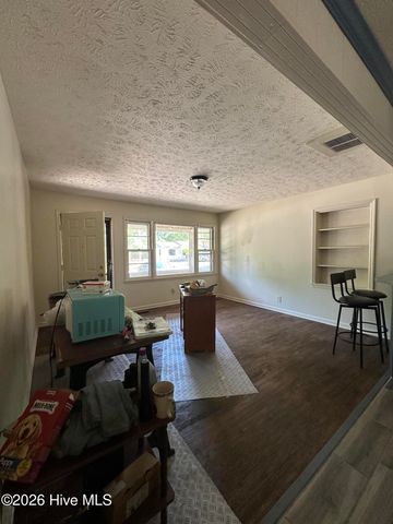 109 W Chestnut Street, Maxton, NC 28364