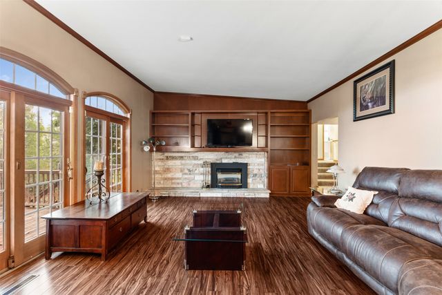 1608 W Lincoln Way, Marshalltown, IA 50158