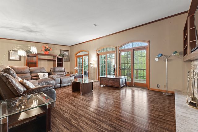 1608 W Lincoln Way, Marshalltown, IA 50158