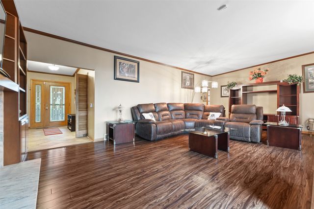1608 W Lincoln Way, Marshalltown, IA 50158