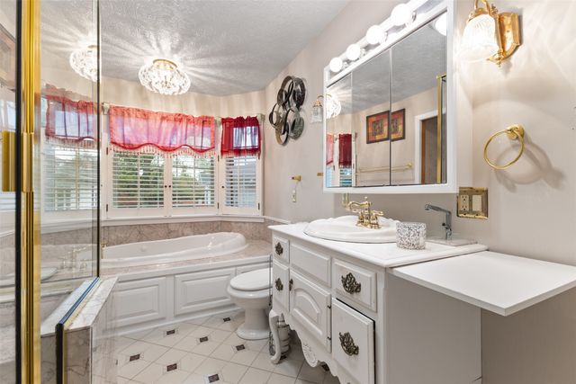 1608 W Lincoln Way, Marshalltown, IA 50158