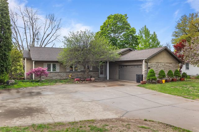 1608 W Lincoln Way, Marshalltown, IA 50158