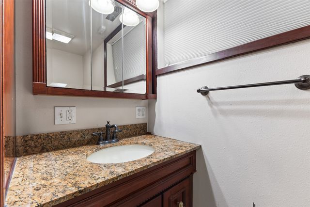 1608 W Lincoln Way, Marshalltown, IA 50158