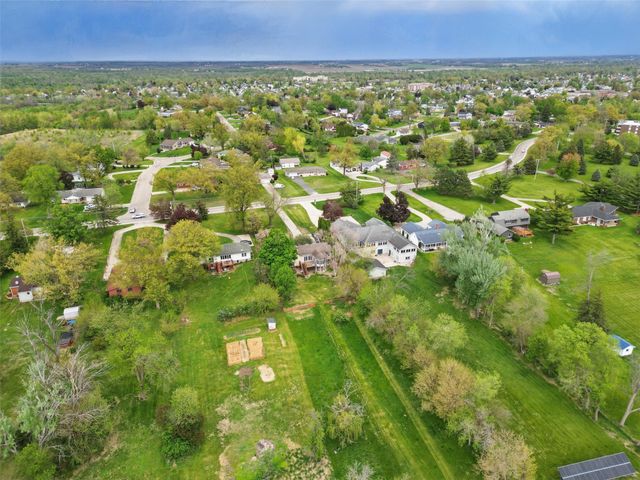 1608 W Lincoln Way, Marshalltown, IA 50158