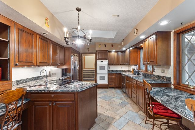 1608 W Lincoln Way, Marshalltown, IA 50158
