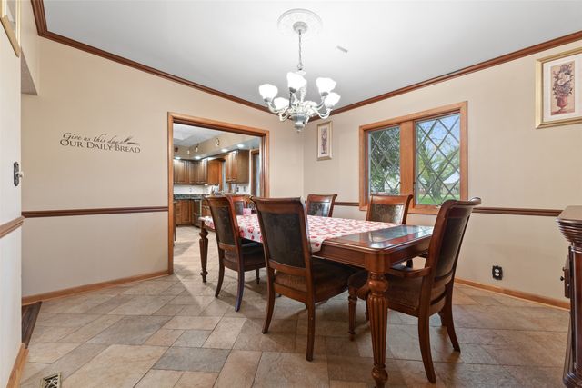 1608 W Lincoln Way, Marshalltown, IA 50158