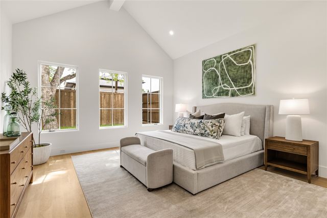 9866 Mixon Drive, Dallas, TX 75220