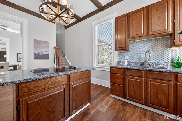 1212 N 3rd Street, St Charles, MO 63301