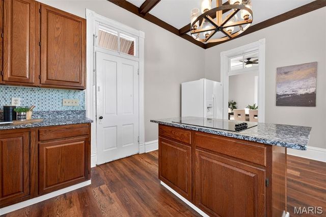 1212 N 3rd Street, St Charles, MO 63301