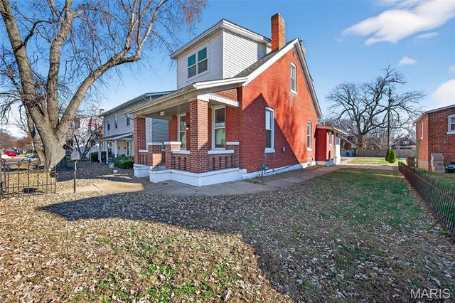 1212 N 3rd Street, St Charles, MO 63301
