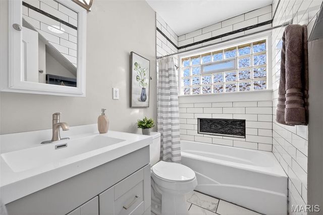 1212 N 3rd Street, St Charles, MO 63301