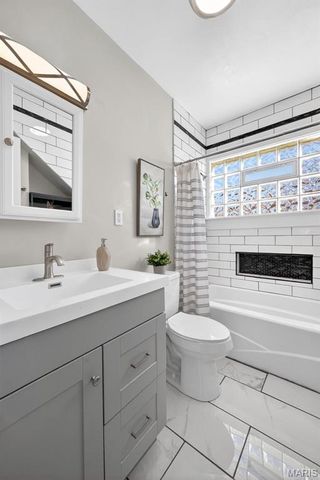 1212 N 3rd Street, St Charles, MO 63301