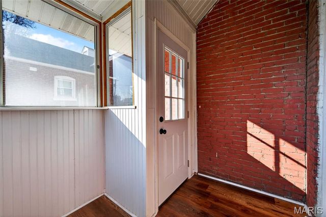 1212 N 3rd Street, St Charles, MO 63301