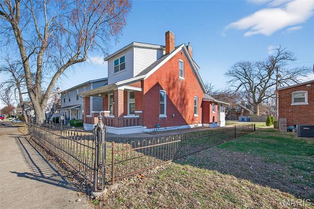 1212 N 3rd Street, St Charles, MO 63301