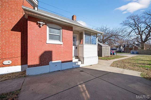 1212 N 3rd Street, St Charles, MO 63301