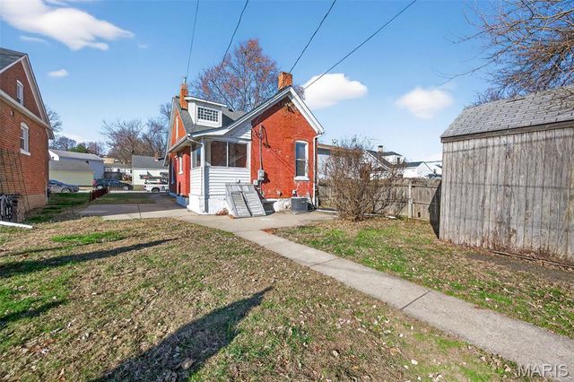 1212 N 3rd Street, St Charles, MO 63301