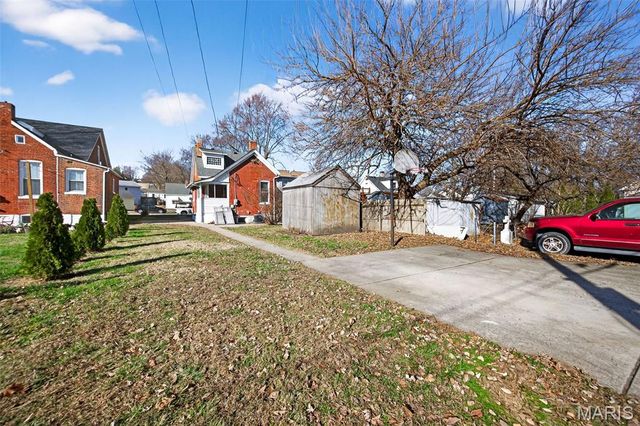 1212 N 3rd Street, St Charles, MO 63301