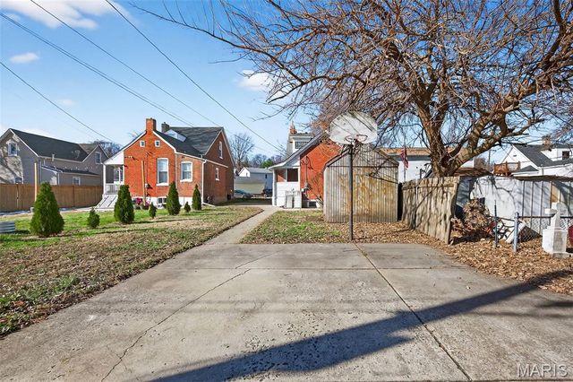 1212 N 3rd Street, St Charles, MO 63301