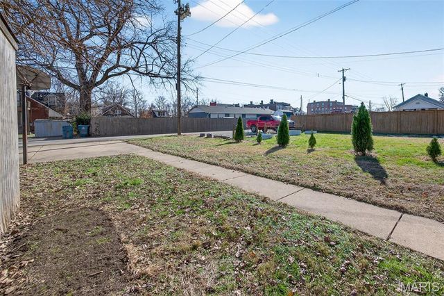 1212 N 3rd Street, St Charles, MO 63301