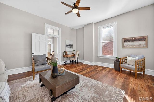 1212 N 3rd Street, St Charles, MO 63301