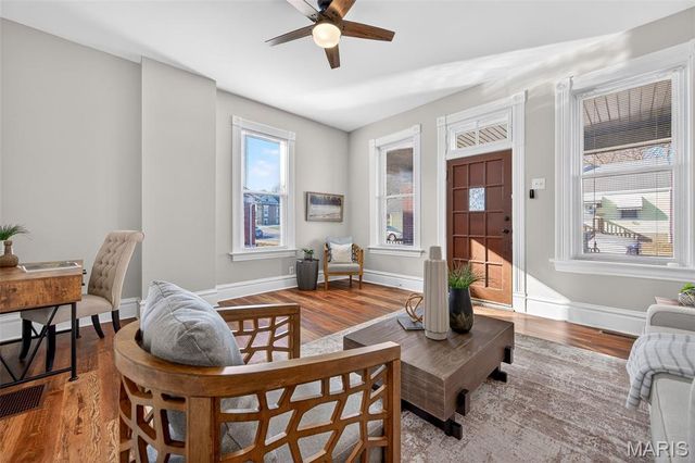 1212 N 3rd Street, St Charles, MO 63301