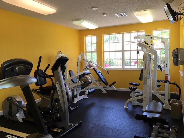 671 Cypress Lake Boulevard E, Deerfield Beach, FL 33064
