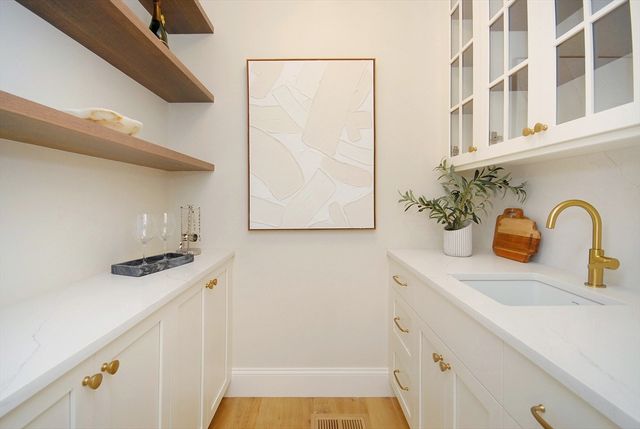 29 Saddle Road, Concord, MA 01742