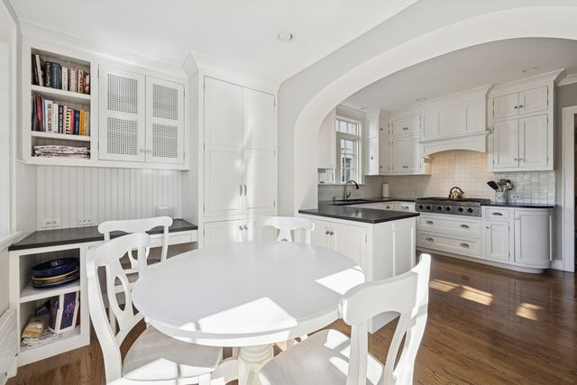 2754 Ridge Avenue, Evanston, IL 60201