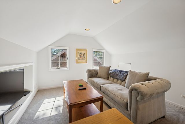 2754 Ridge Avenue, Evanston, IL 60201